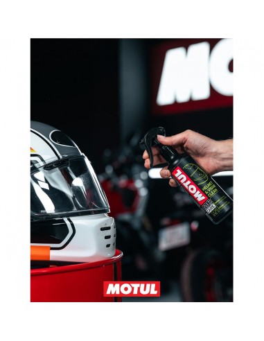 LIMPIADOR DE CASCO, MICA Y LENTES MOTUL M1 - 250 ML